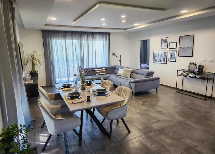Villa Capris Apartments
