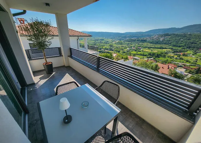 Villa Capris Apartments